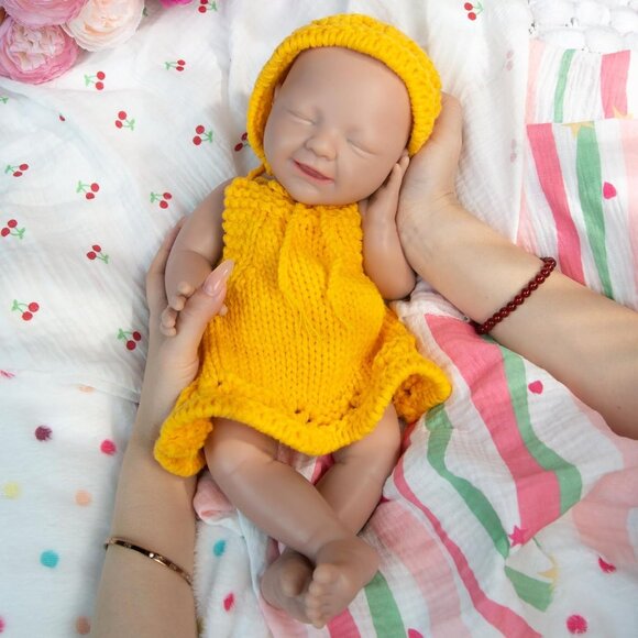 16 inch Realistic Full Silicone Baby Doll Girl Eye Closed Lifelike Reborn Girl - Picture 4 of 7